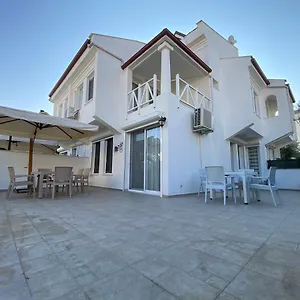 Villa The Family