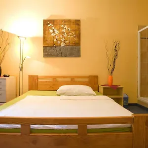 Club Hotel